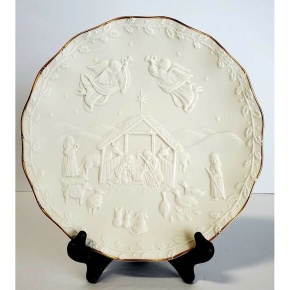 Centurion Collection Nativity Pattern Bisque 8.5"Plate w/ Wooden Stand NIB P3441 - Picture 2 of 9